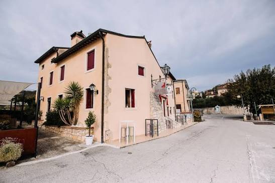 Val Liona